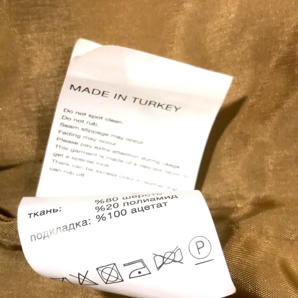 Wool-Blend Short Coat

Classic short coat in our soft wool-blend - Picture 10 of 13